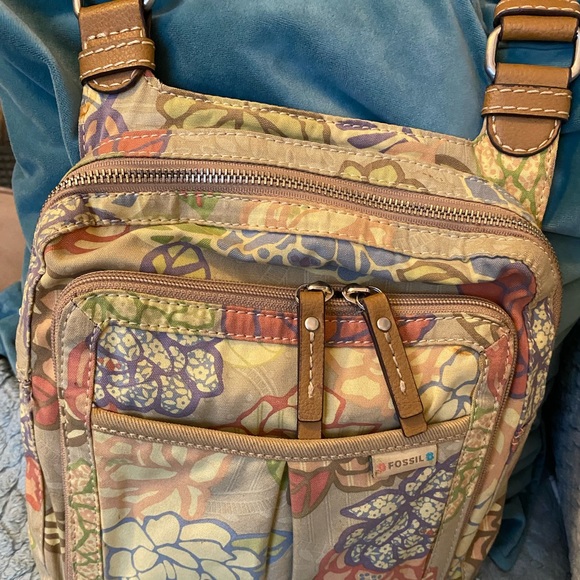 Fossil floral Crossbody - Picture 2 of 14